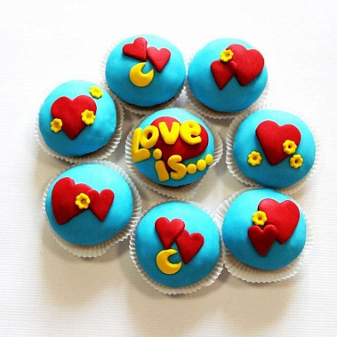 Капкейки "Love is..." купить - ногинск.сладкоежкин.рф